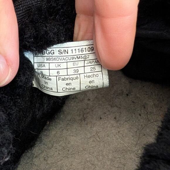 UGG 1116109 Black Classic Ultra Leather Mini Ankle Boots, size 8 - Picture 7 of 7